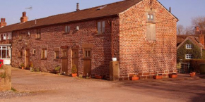 The Shippon Barn with Hot Tub and Private use of Heated Pool